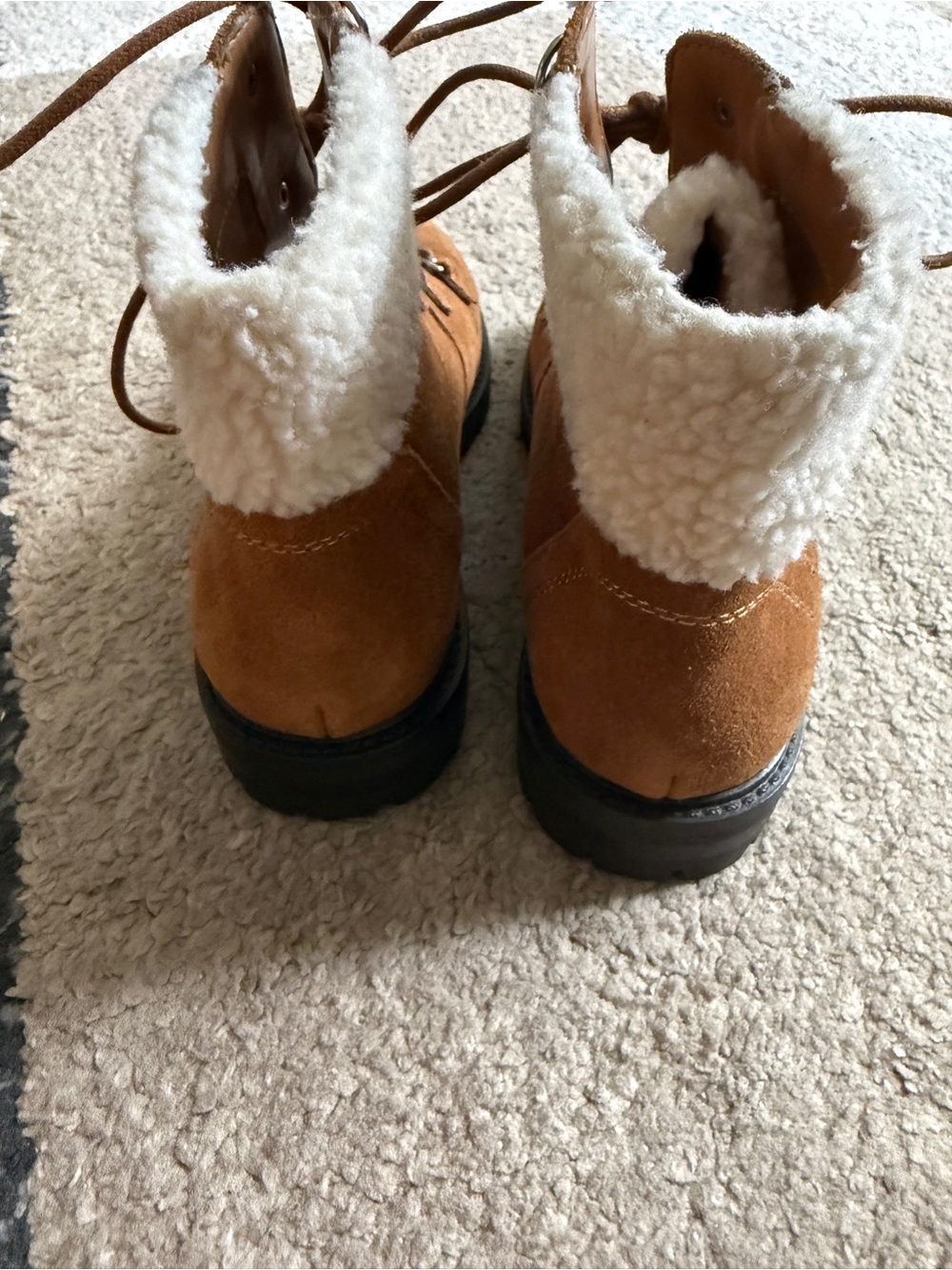 Marc Fisher Women’s Tan Suede Lace-Up Ankle Boots with Shearling Trim- 7.5 - Picture 5 of 10